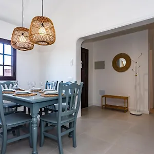 Tara Tias